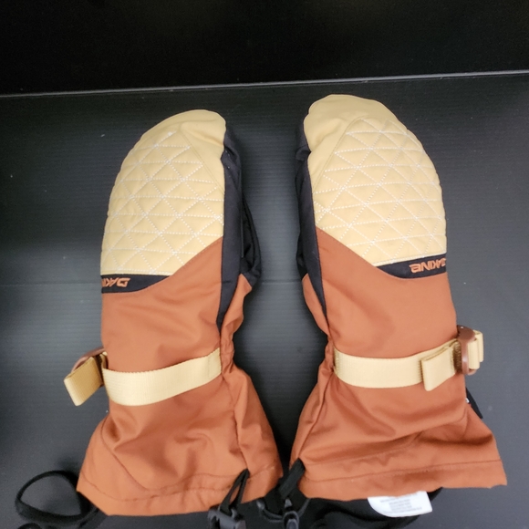 Dakine Accessories - Dakine Quilted Two-Tone Mittens in Rust and Cream